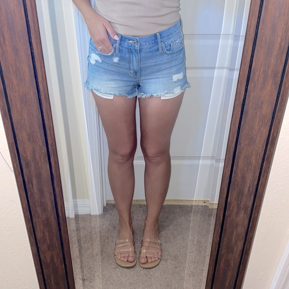 Hollister High Rise Distressed Denim Shorts sz5/27